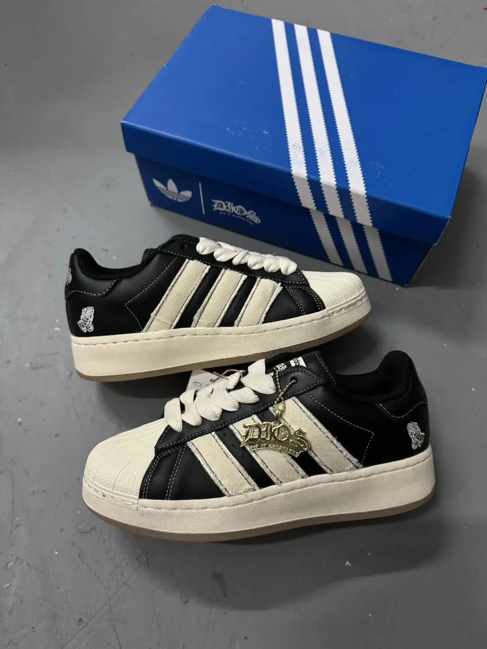 Size 9 - adidas Superstar XLG Dios - Black White